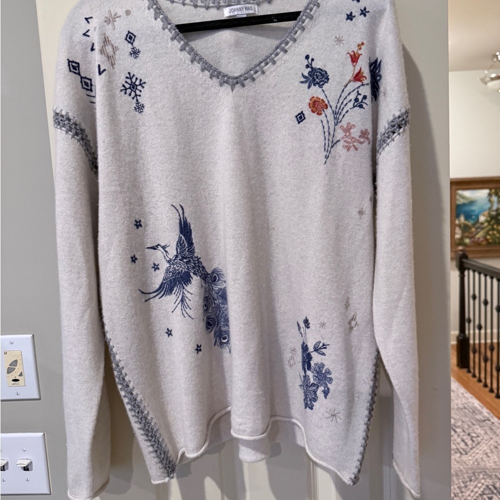 Johnny Was Cream V-Neck Whipstitch Cashmere Sweater with Blue and Red Embroidery